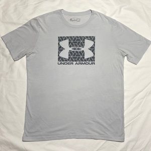 Under Armour T-Shirt. Size Large. Loose Fit. Light Gray with Black Logo.